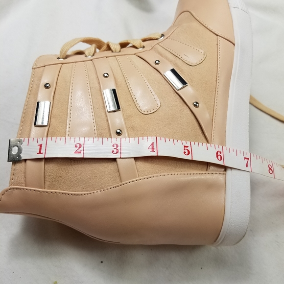 Torrid Solid Beige Sneakers Size 10W. Condition is - Picture 8 of 8